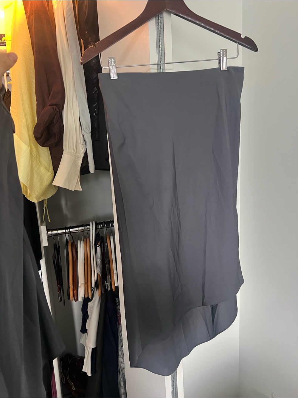 Theory set of charcoal grey silk skirt and sleeveless top - Picture 3 of 5